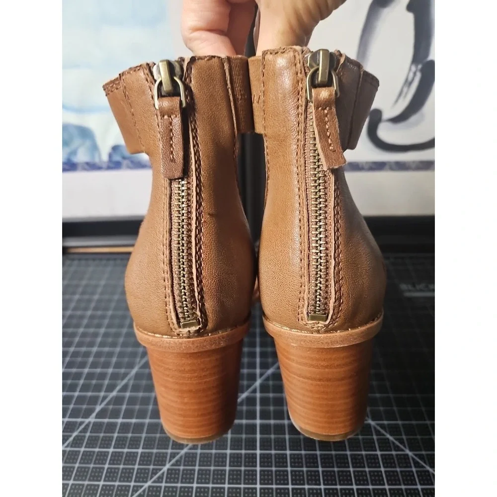 Frye Women's Brielle Back‎ Zip Heeled Sandal, Cognac, women Sz 9.5M